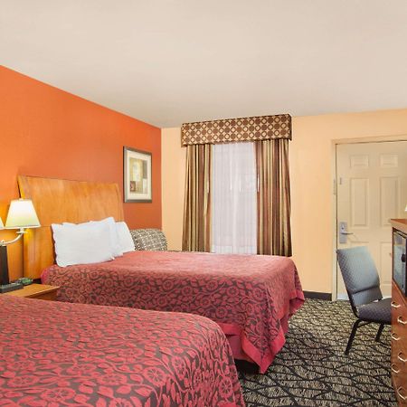 Days Inn By Wyndham Centerville Екстериор снимка